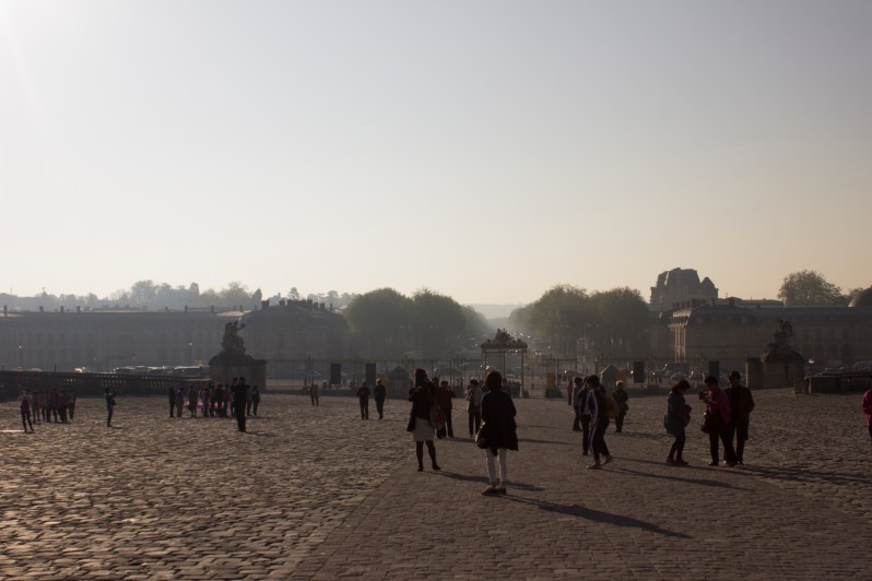 versailles-tourists