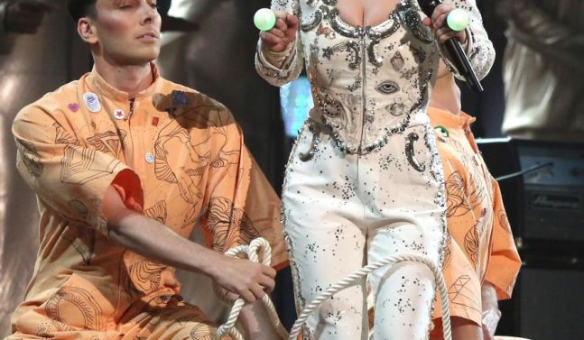 aptopix_the_58th_annual_grammy_awards_-_show_c0-745-2590-2255_s885x516