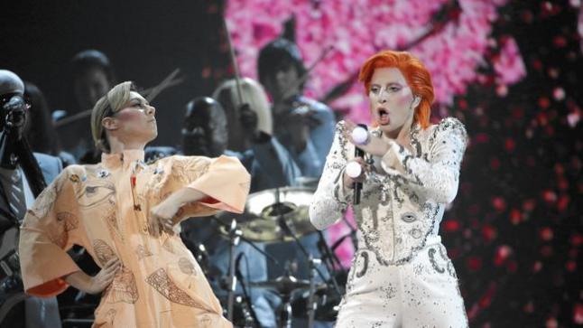 la-2452179-et-grammy-awards-rcg-22-293-jpg-20160215